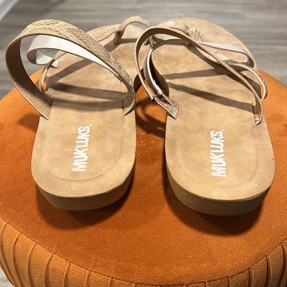 Mukluks Strapy Sandals - Picture 4 of 11